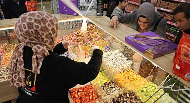 Konya'da Ramazan Bayramı'na sayılı günler kala alışveriş telaşı başladı