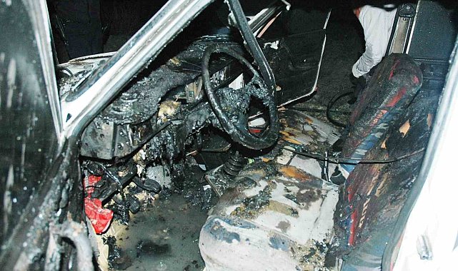 Konya'da yanan otomobil kullanılamaz hale geldi