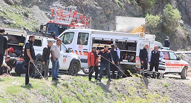 Köprüden geçmek isteyen yaşlı adam dereye düştü