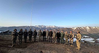 Korgeneral Metin Tokel, Selçuk Bayraktar ve Ahmet Akyol'dan sınır birliklerine bayram ziyareti