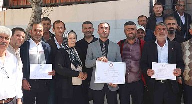 Köseceli Belediye Başkanı Veysel Korkmaz mazbatasını aldı