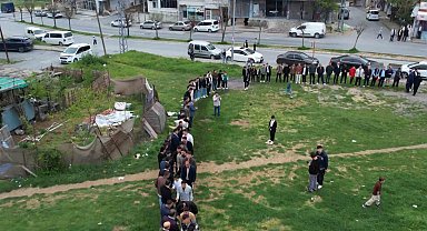 Köylerindeki asırlık bayram sabahı geleneğini İstanbul'da da sürdürüyorlar