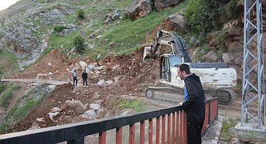Kozluk'ta 2 köyü birbirine bağlayacak yolda çalışmalar başladı
