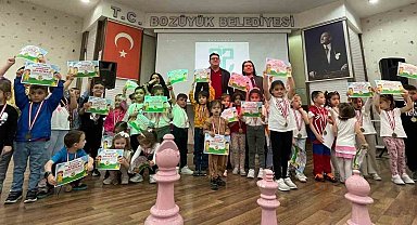 Küçük hanımlar ve beyler doyasıya eğlendi
