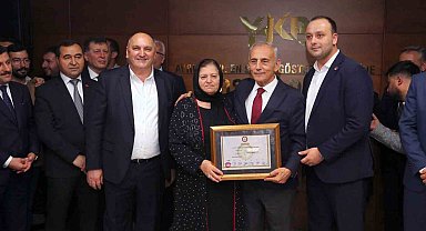Küçükçekmece Belediye Başkanı Çebi, mazbatasını alarak ikinci dönemi için göreve başladı
