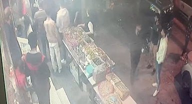 Küçükçekmece'de bıçaklı kavga kameraya yansıdı