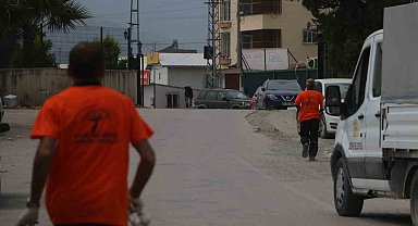 Kuduz hastalığı görülmesiyle karantinaya alınan bölgede sahipsiz hayvanlarla ekipler arasında yaşanan kovalamaca kamerada