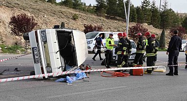 Kullandığı minibüsün altında kalan sürücü hayatını kaybetti