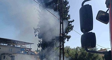 Kumlu'da çıkan bahçe yangını söndürüldü
