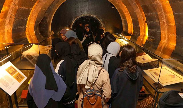 Kur'an Ayı'nda Kur'an Sergisi'ne büyük ilgi