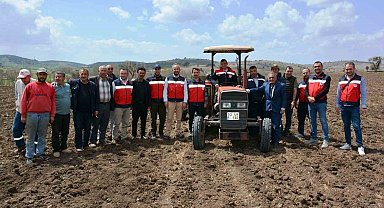 Kütahya'da yüzde 75 hibeli nohut tohumları toprakla buluşuyor