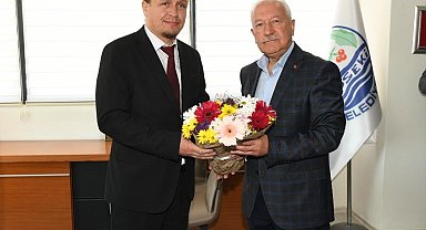 Lapseki Belediye Başkanı Atilla Öztürk mazbatasını aldı, göreve başladı