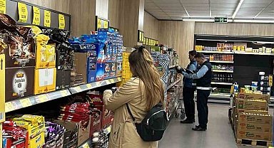 Lapseki'de zincir marketler denetlendi