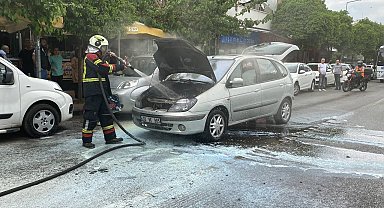 LPG'li otomobil alev aldı, itfaiyenin zamanında müdahalesi faciayı önledi