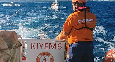Makine arızası yapan tekneyi KIYEM ekipleri kurtardı