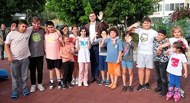 Mandalinci, parkta çocuklarla buluştu
