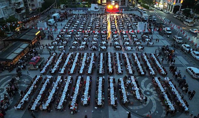 Manisalılar, Büyükşehir'in iftar sofrasında buluştu