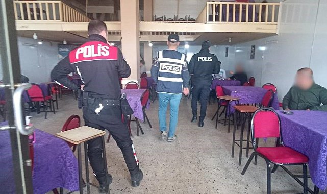 Mardin'de polis ekipleri tarafından okul çevreleri ve servis araçları denetlendi