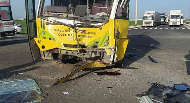 Mardin'de tır ile halk otobüsü çarpıştı: 12 yaralı