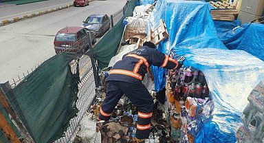 Market deposunda çıkan yangın itfaiye ekipleri tarafından söndürüldü
