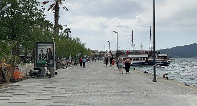 Marmaris'te güneş yerini rüzgara bıraktı