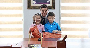 Marmaris'te makam koltuğu minik başkanların oldu