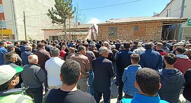 Mazbatasını alamadan kalbine yenik düşen muhtara son görev