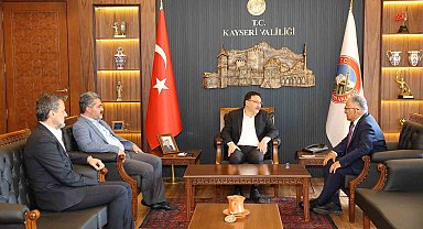Mazbatasını alan Başkan Büyükkılıç, ilk ziyaretini Vali Çiçek'e yaptı