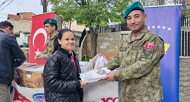 Mehmetçik Kosova'da Ramazan pidesi dağıttı