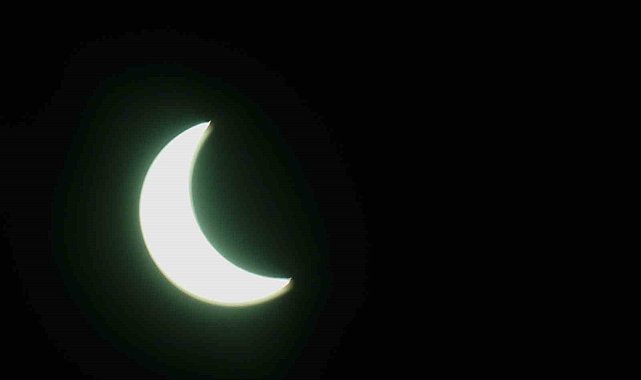 Meksikalılar, 33 yıl sonra görülen tam güneş tutulması için sahillere koştu