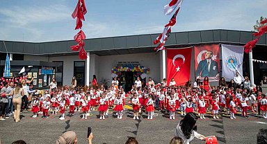 Mersin'de 23 Nisan coşkusu kente yayıldı