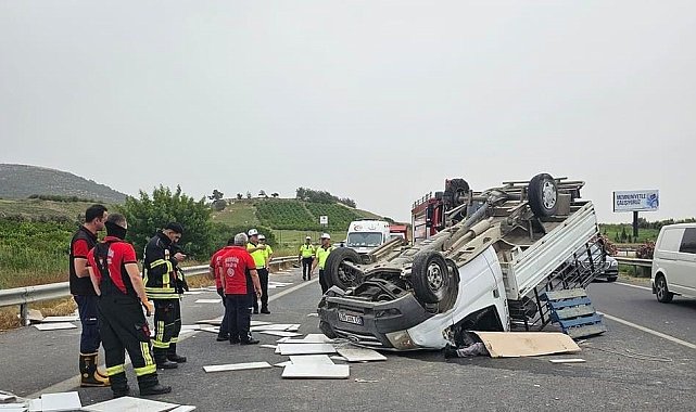 Mersin'de lastiği patlayan kamyonet devrildi, sürücü öldü
