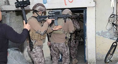 Mersin'de sanal dolandırıcılara eş zamanlı operasyon: 19 gözaltı