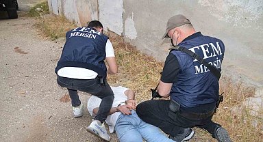 Mersin'de terör amaçlı araç kundaklayan şüpheli suçüstü yakalandı