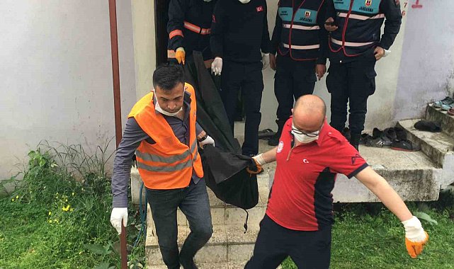 Mersin'de yanarak ölen 3 kişinin cenazeleri adli tıp kurumuna gönderildi
