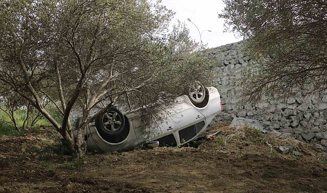 Mesaiye giderken kaza yapan kadın sürücü, 5 metrelik istinat duvarından uçtu