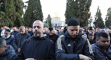 Mescid-i Aksa'da bayram namazı 60 bin Müslümanla kılındı
