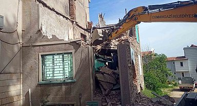 Metruk binalar vatandaşın güvenliği için yıkılıyor