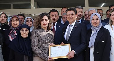 MHP lideri Bahçeli'nin tebrik ettiği Söğüt Belediye Başkanı Durgut mazbatasını aldı