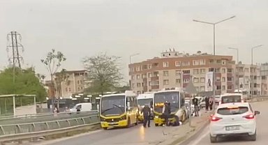 Minibüs şoförlerinin yumruklu sopalı kavgası kamerada