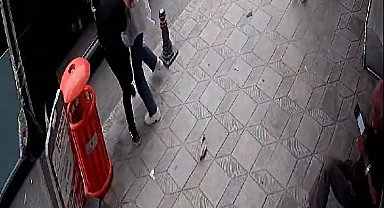 Minibüsten inenler neye uğradıklarını şaşırdı