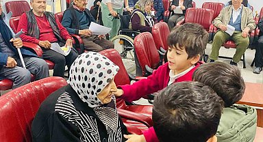 Minik öğrenciler büyüklerini unutmadı