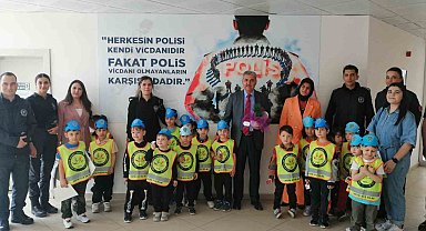 Minik öğrencilerden İl Emniyet Müdürlüğü'ne ziyaret