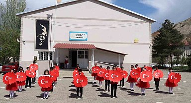 Minik öğrencilerin gösterisi beğeni topladı