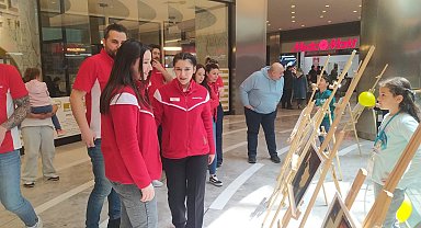 Miniklerin fotoğraf sergisi büyük ilgi gördü