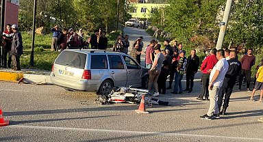 Motosiklet ile otomobil çarpıştı: 2 yaralı