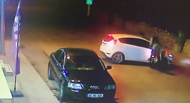 Motosikletin otomobile çarpma anı kamerada