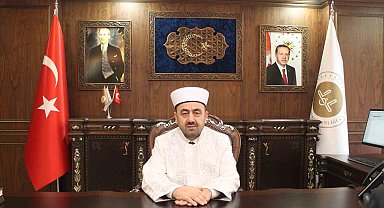 Müftü Ayvaz: "Kadir gecesi bin aydan daha hayırlı"