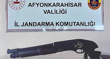 Muhtar yakınının tüfekli sevinç gösterisini jandarma affetmedi