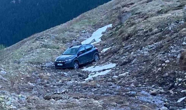 Multat Yaylası'nda aracıyla mahsur kalan Arap turist için seferber oldular